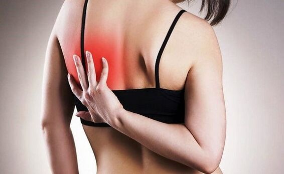 fájdalom a bal lapocka alatt hátulról